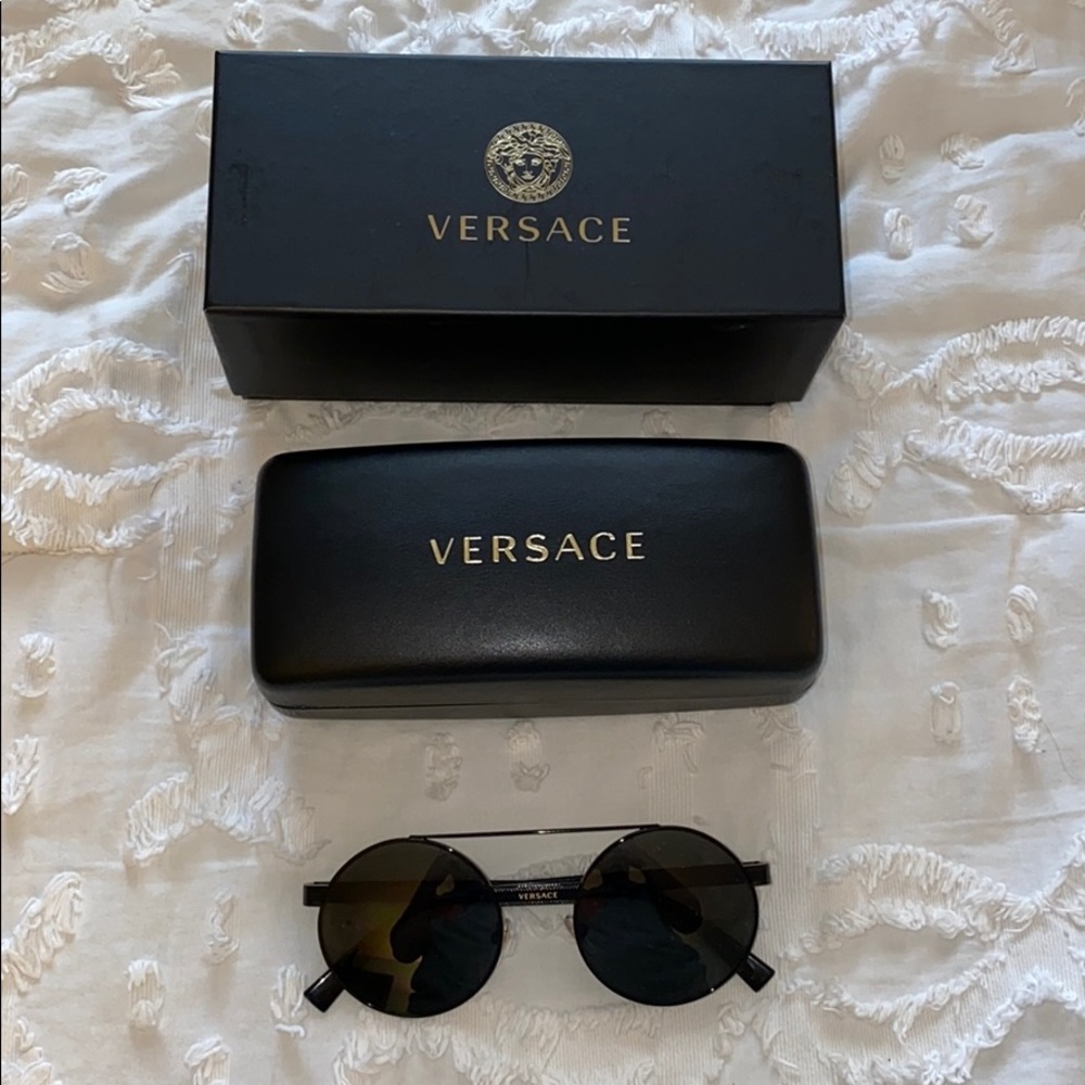 Sunglasses - image 2